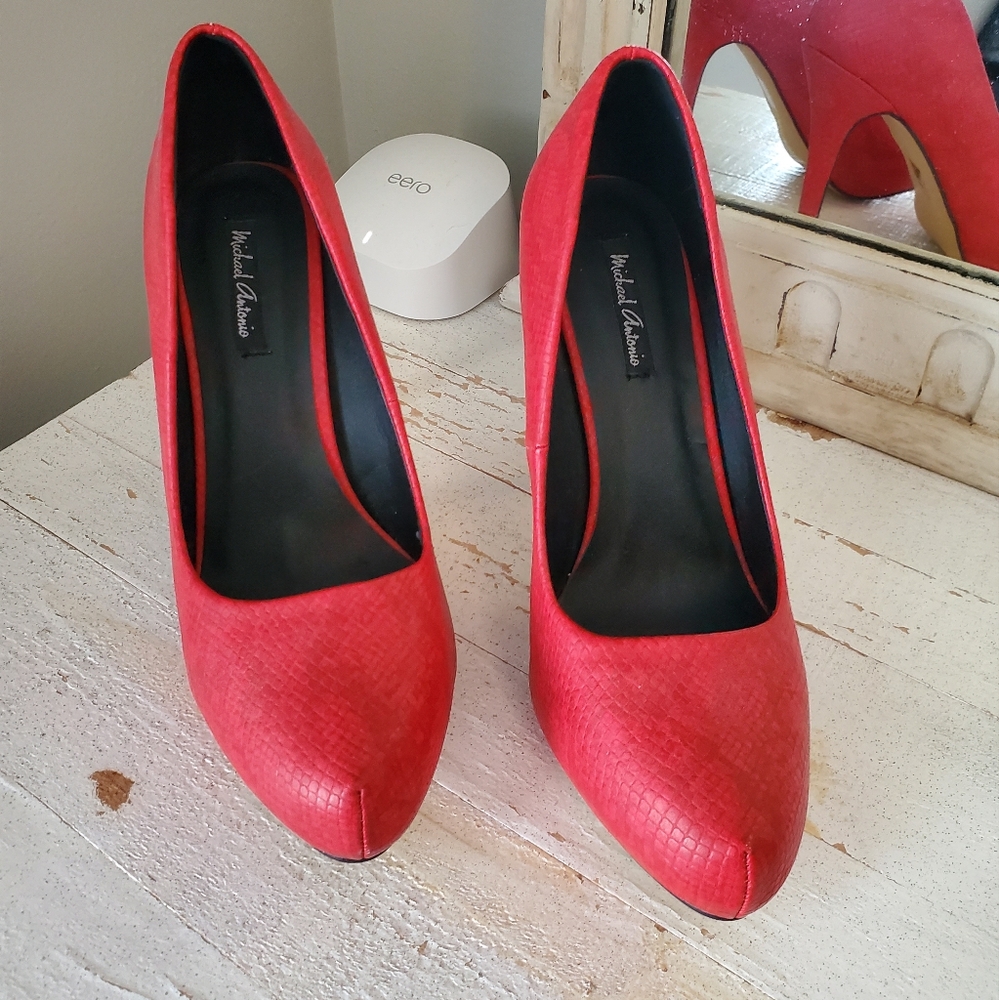Michael Antonio Red Women's Pumps